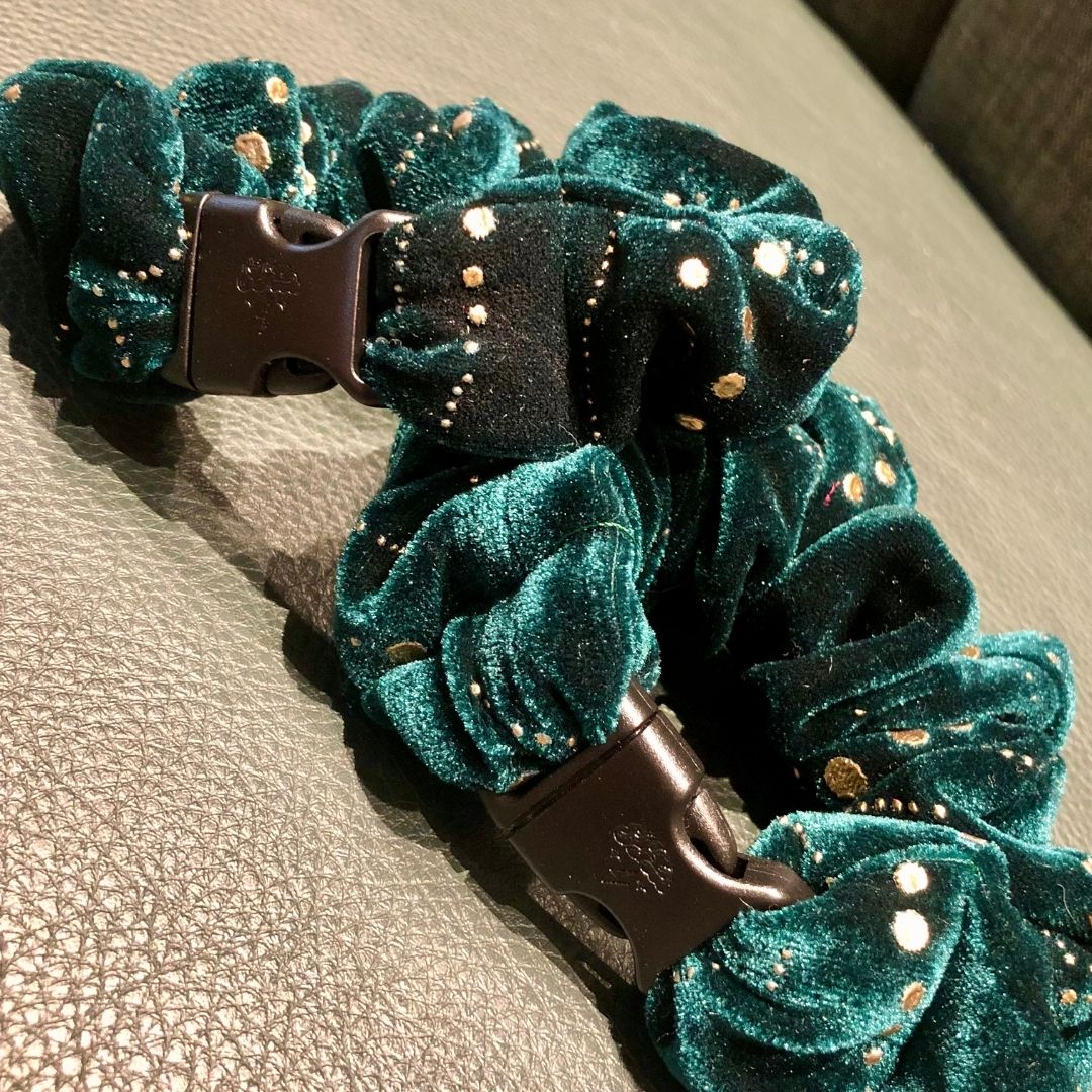 Jingle Green Velvet Buckle Scrunchie